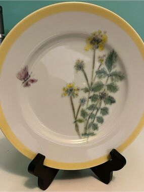 Williams Sonoma Yellow Rim Flowering Herb Salad Plate 8 1/4”